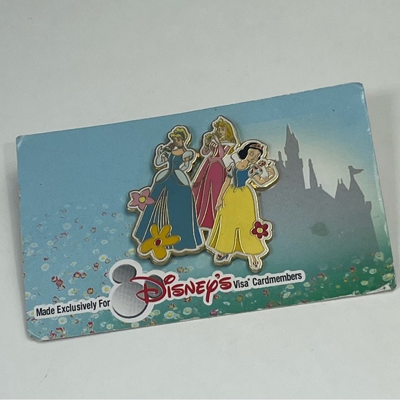 Disney's Exclusive Limited Edition Visa Cardmembers 2005 Princesses Pin - Picture 3 of 8